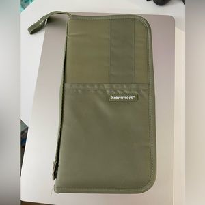 Frommers Foxtrot Travel Wallet